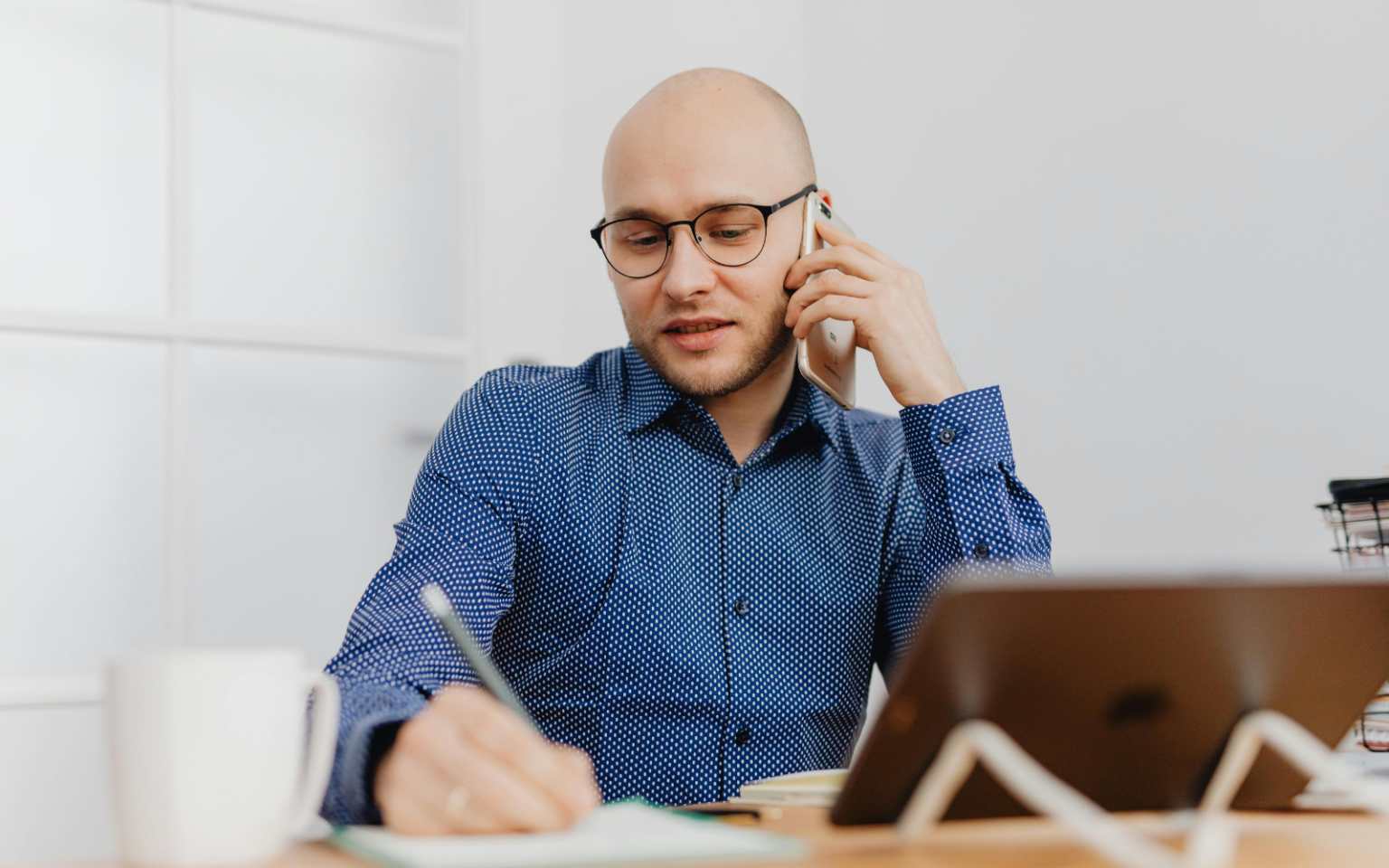 contractor on the phone getting the most of out their recruitment agencies